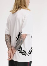 Fred Perry - Textured Laurel Wreath T-shirt - M2440 129 - Tadolini Abbigliamento