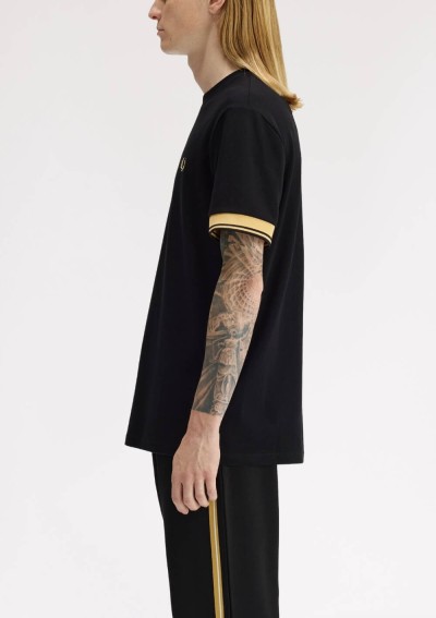 Fred Perry - T-shirt con doppia riga sul bordo manica - M2396 90A - Tadolini Abbigliamento