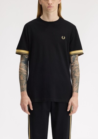 Fred Perry - T-shirt con doppia riga sul bordo manica - M2396 90A - Tadolini Abbigliamento