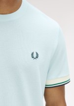 Fred Perry - T-shirt con doppia riga sul bordo manica - M2396 R30 - Tadolini Abbigliamento